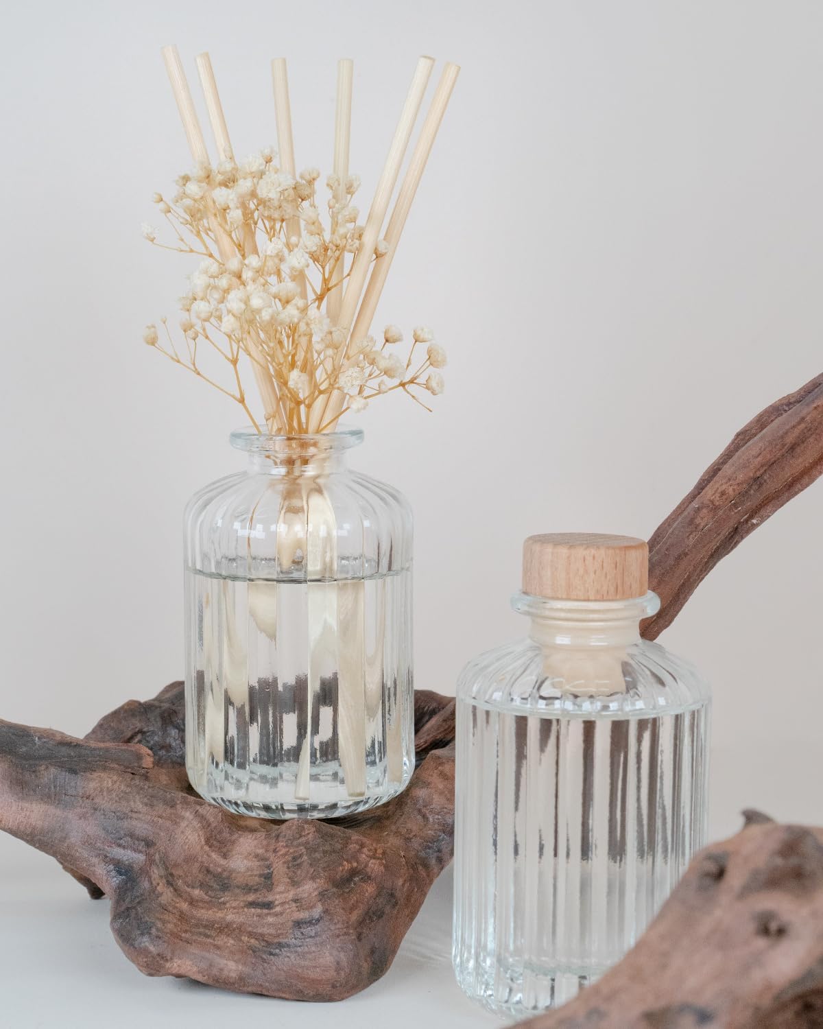 Reed Diffuser Set, 6.4 oz Green Tea Scented Diffuser with Sticks Preserved Real Flower Reed Diffuser Home Fragrance Essential Oil Reed Diffuser for Bathroom Shelf Decor