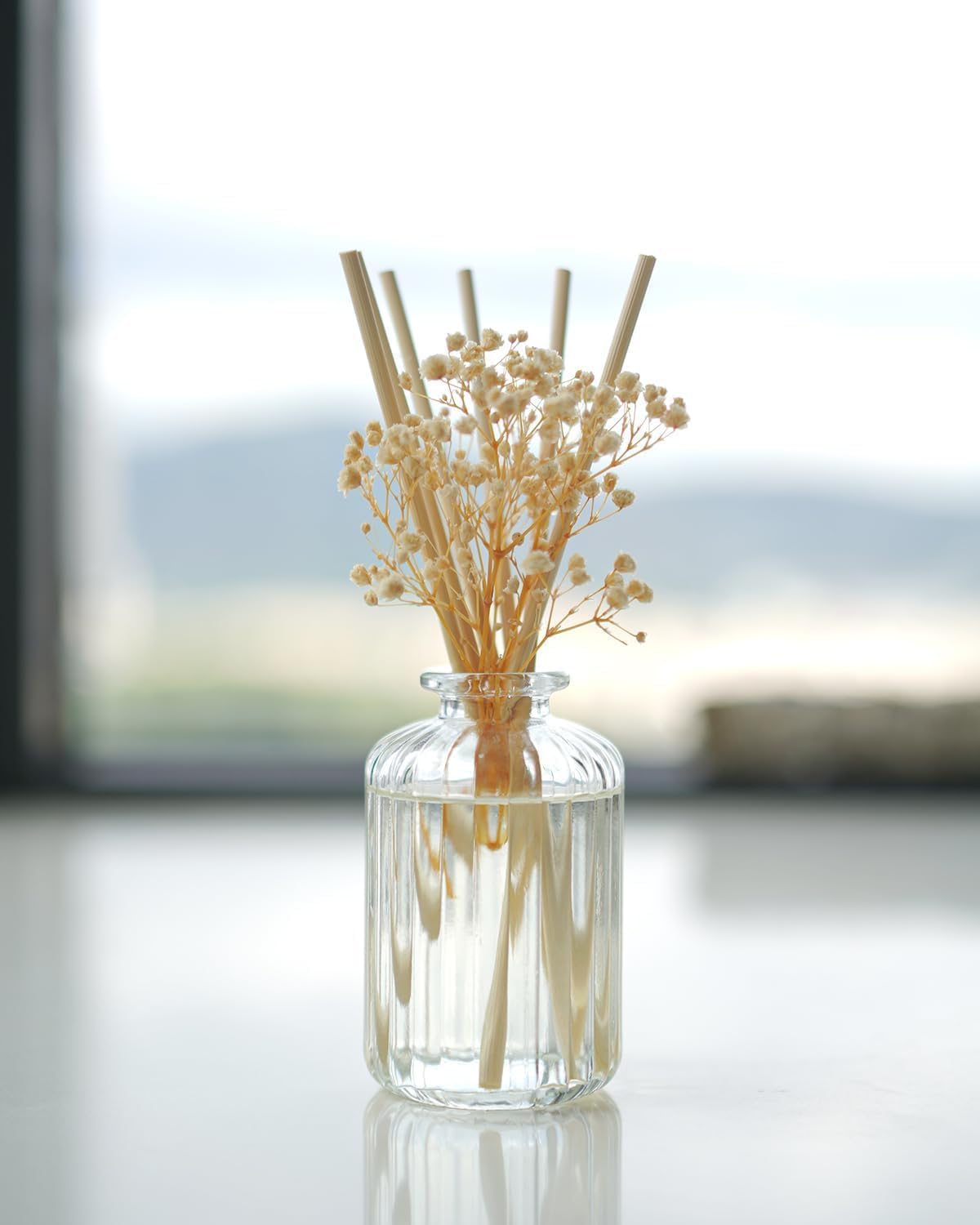 Auelife Reed Diffuser Set, 6.4 oz White Jasmine Scented Diffuser with Sticks Preserved Real Flower Reed Diffuser Home Fragrance Essential Oil Reed Diffuser for Bathroom Shelf Decor