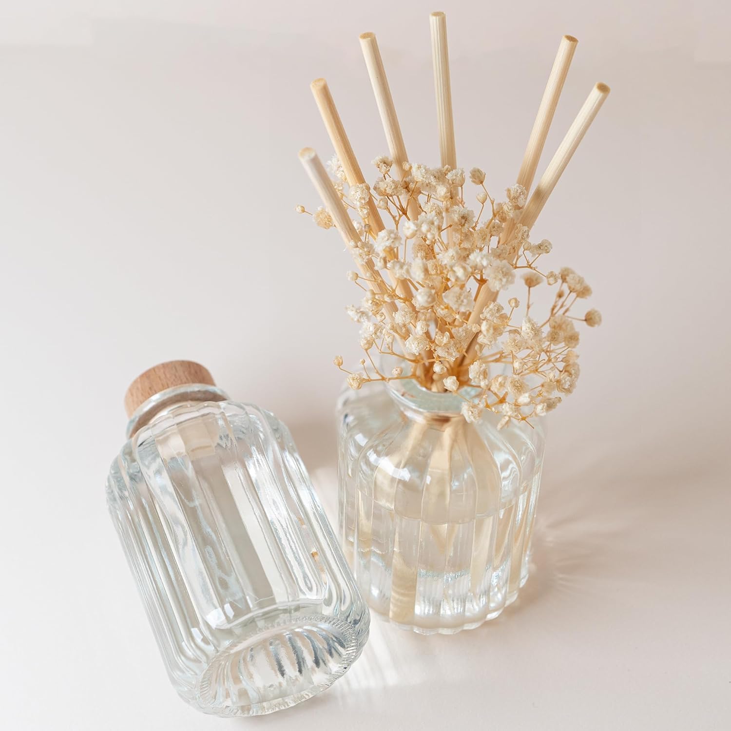 Auelife Reed Diffuser Set, 6.4 oz White Jasmine Scented Diffuser with Sticks Preserved Real Flower Reed Diffuser Home Fragrance Essential Oil Reed Diffuser for Bathroom Shelf Decor